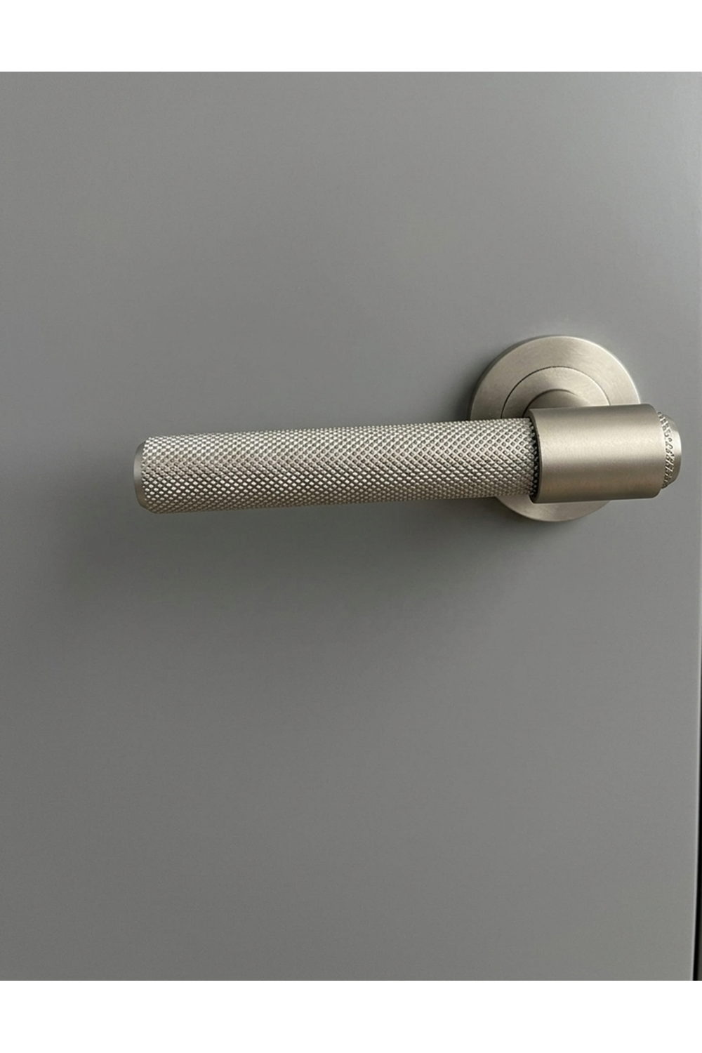 ÖZEN ZMK-PUNCH KOL MAT SATEN ALÜM. YUVARLAK ROZET WC KAPI KOLU