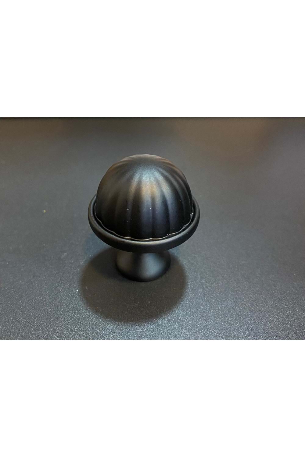 TOMURCUK 9205 DÜĞME MAT SİYAH KULP