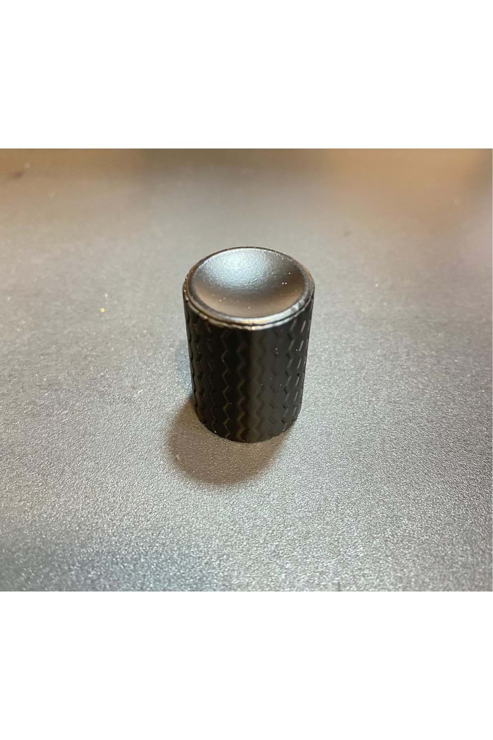 TOMURCUK 9210 DÜĞME MAT SİYAH KULP